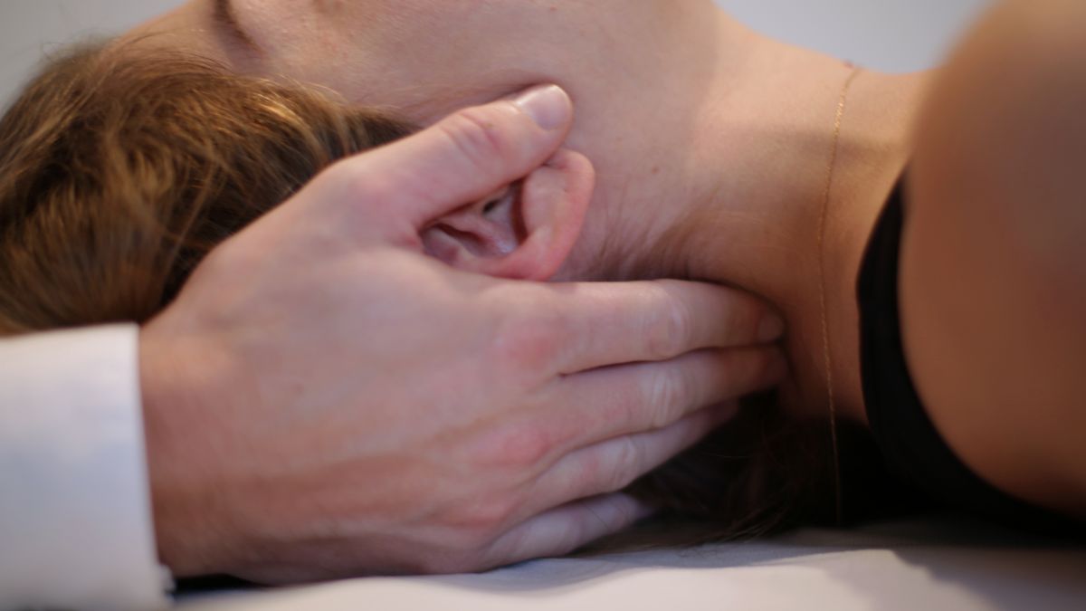 Understanding Your Care Options: Chiropractor vs. Osteopath Explained