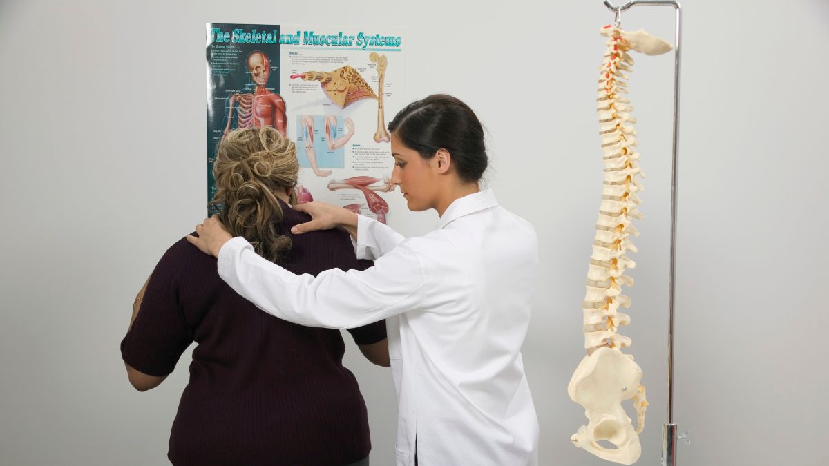 Choosing the Right Spine Care: Spine Doctor vs Chiropractor