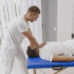 What Distinguishes a Chiropractor From a Physiotherapist?